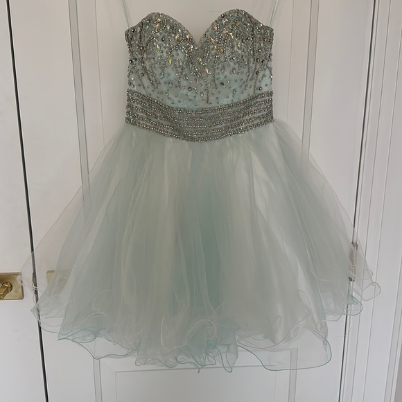 Gorgeous Grad Dress - Picture 1 of 3
